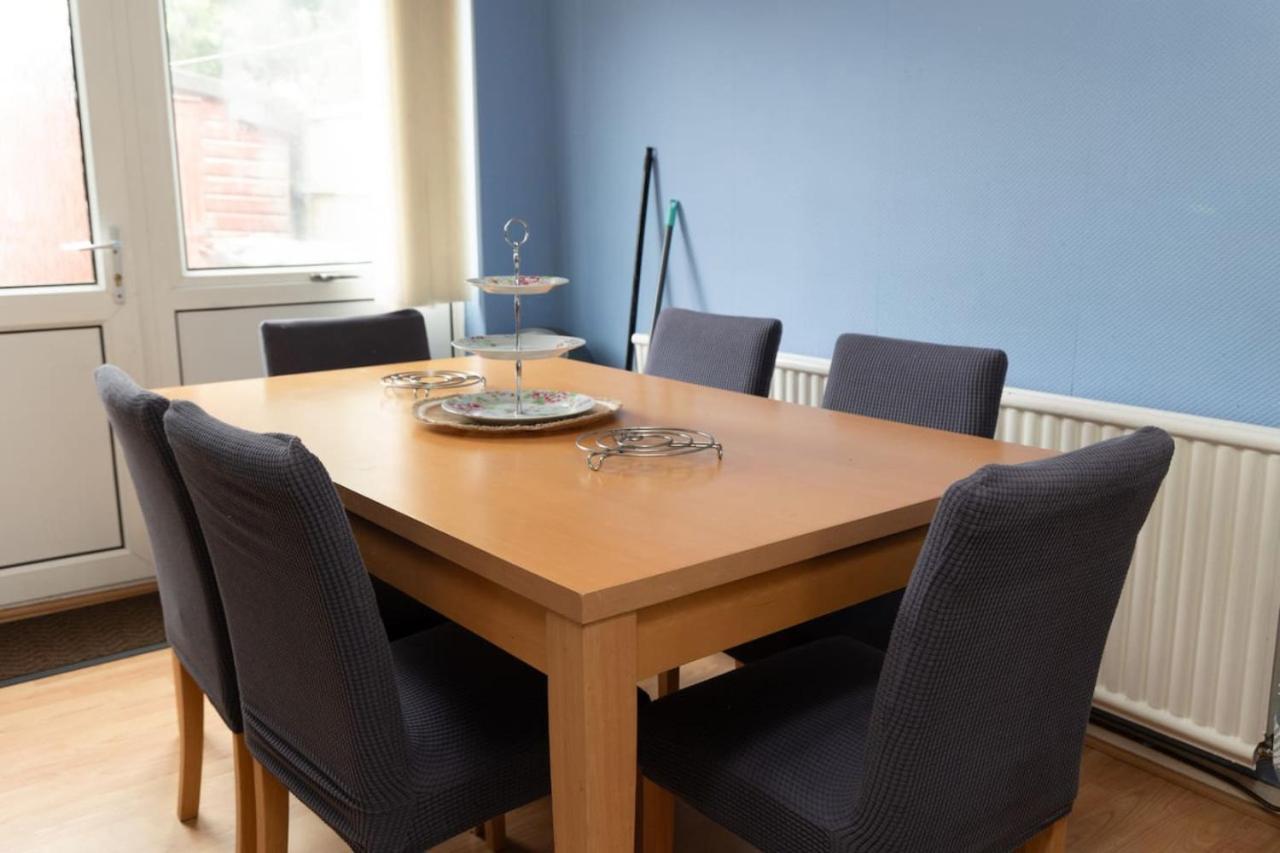 3 Bed Home Sleeps 8 People Located 1 Min From Train Stop - Otley Terrace Олдхам Экстерьер фото