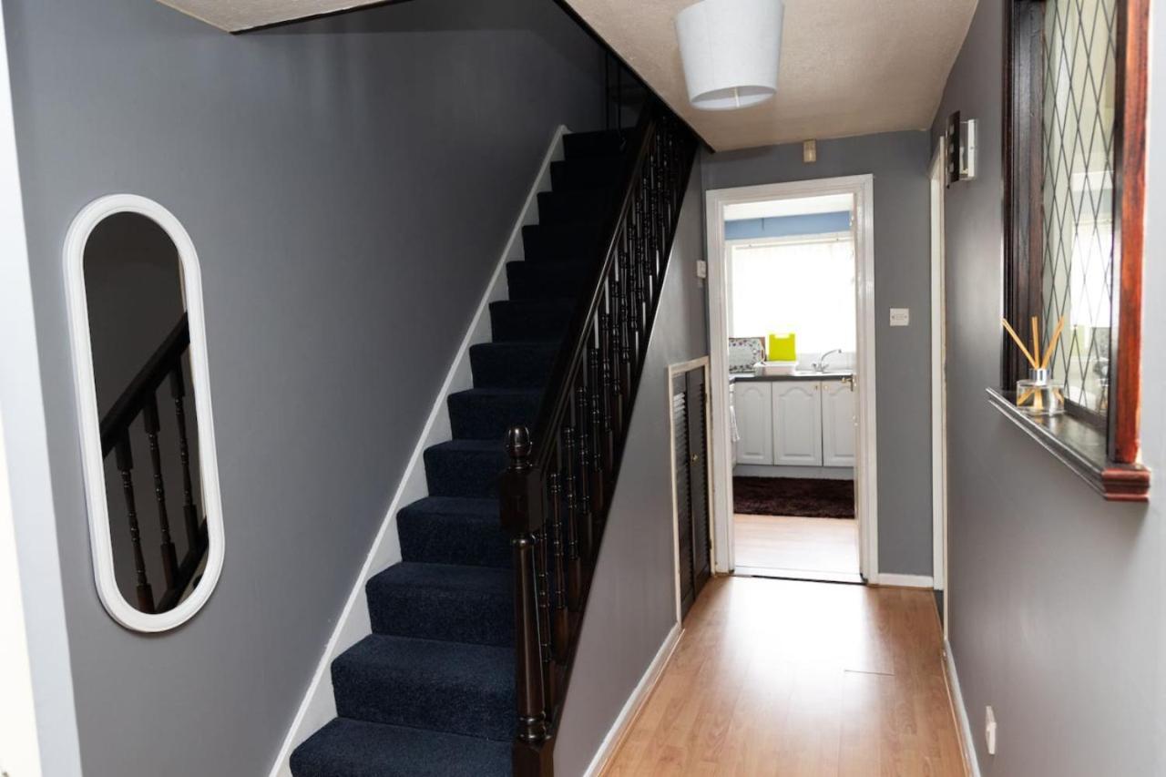 3 Bed Home Sleeps 8 People Located 1 Min From Train Stop - Otley Terrace Олдхам Экстерьер фото