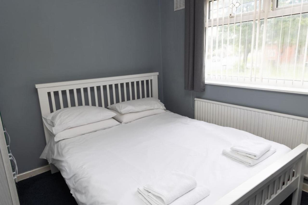 3 Bed Home Sleeps 8 People Located 1 Min From Train Stop - Otley Terrace Олдхам Экстерьер фото