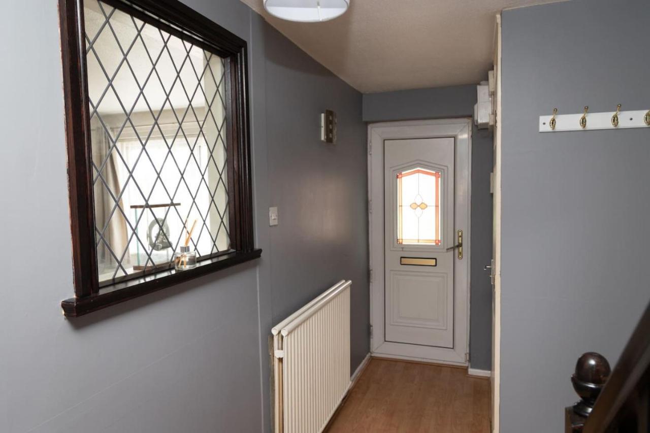 3 Bed Home Sleeps 8 People Located 1 Min From Train Stop - Otley Terrace Олдхам Экстерьер фото