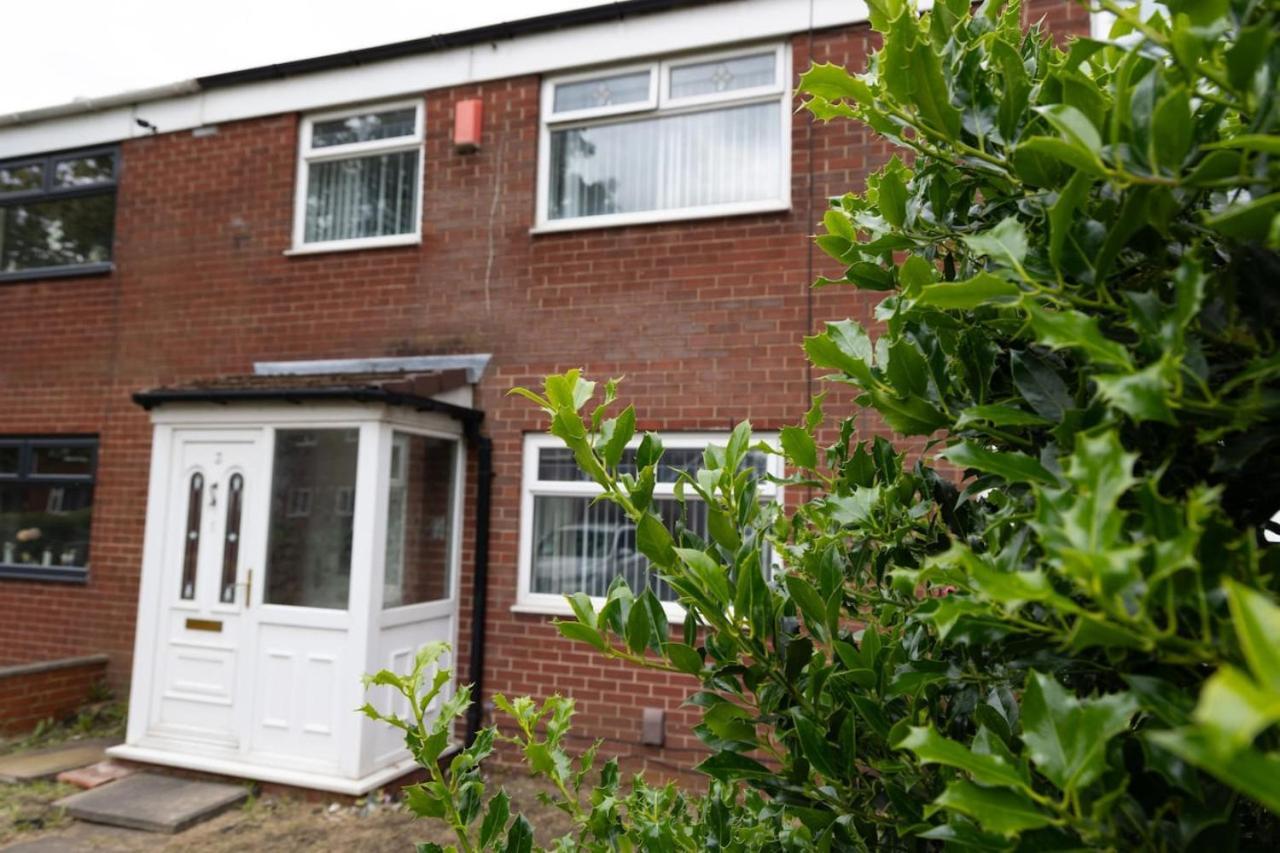 3 Bed Home Sleeps 8 People Located 1 Min From Train Stop - Otley Terrace Олдхам Экстерьер фото