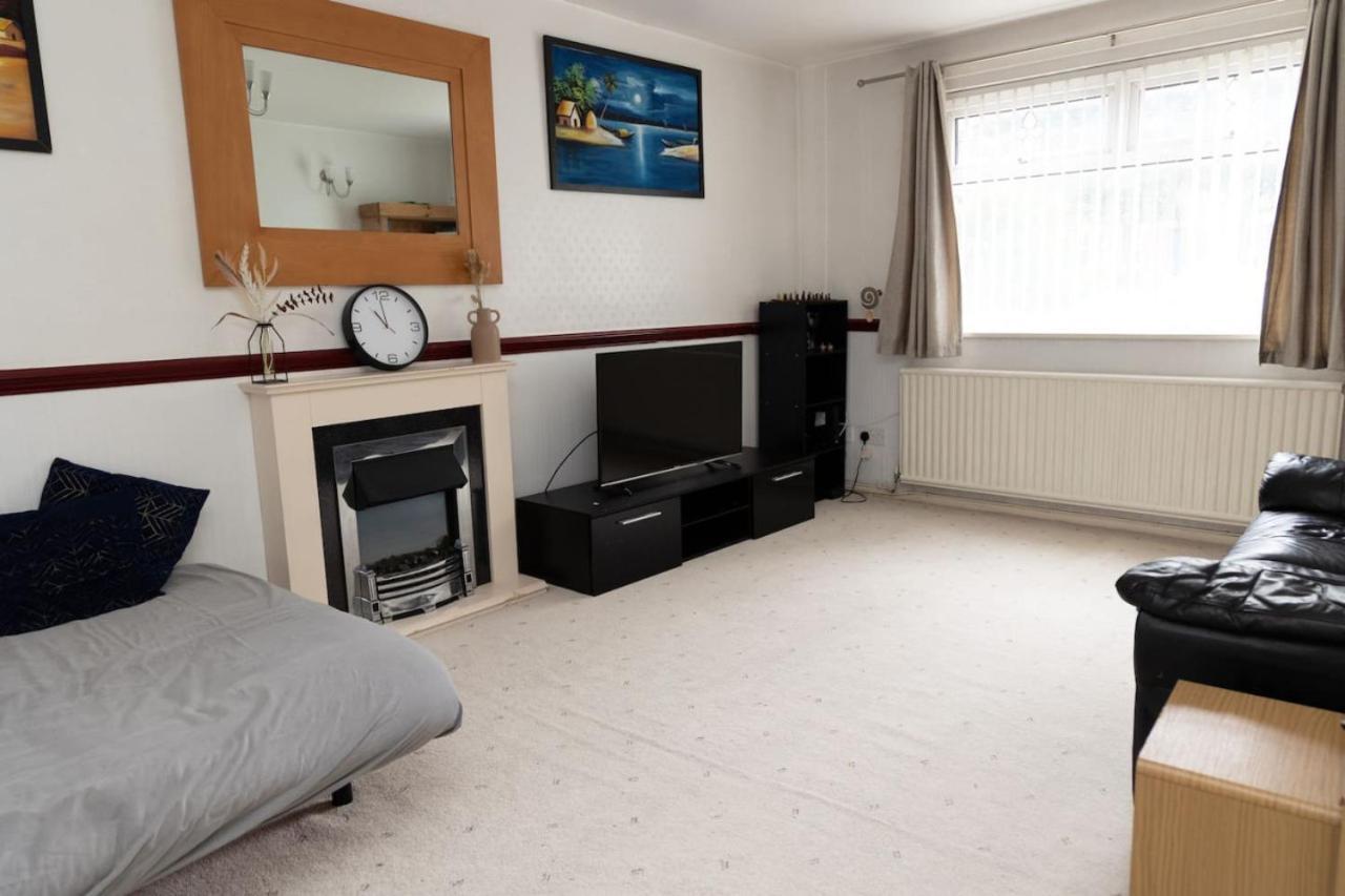3 Bed Home Sleeps 8 People Located 1 Min From Train Stop - Otley Terrace Олдхам Экстерьер фото