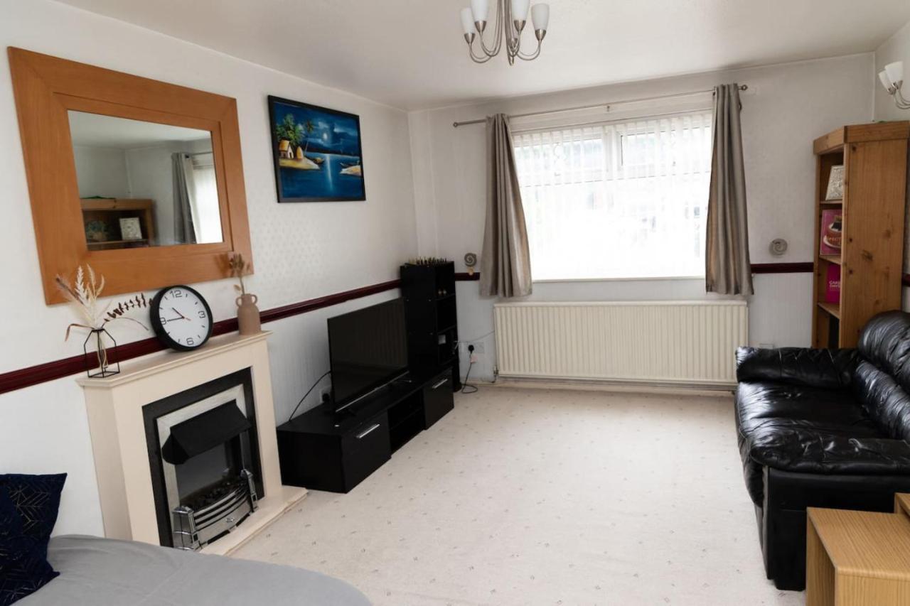 3 Bed Home Sleeps 8 People Located 1 Min From Train Stop - Otley Terrace Олдхам Экстерьер фото
