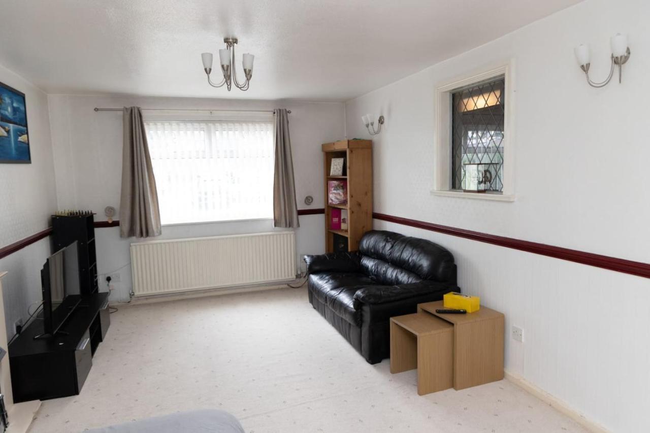 3 Bed Home Sleeps 8 People Located 1 Min From Train Stop - Otley Terrace Олдхам Экстерьер фото
