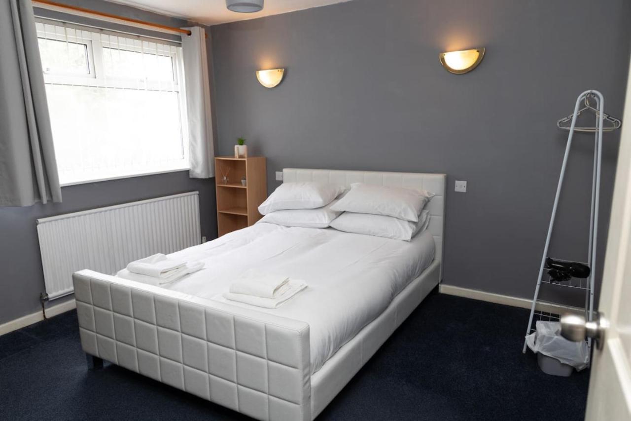 3 Bed Home Sleeps 8 People Located 1 Min From Train Stop - Otley Terrace Олдхам Экстерьер фото