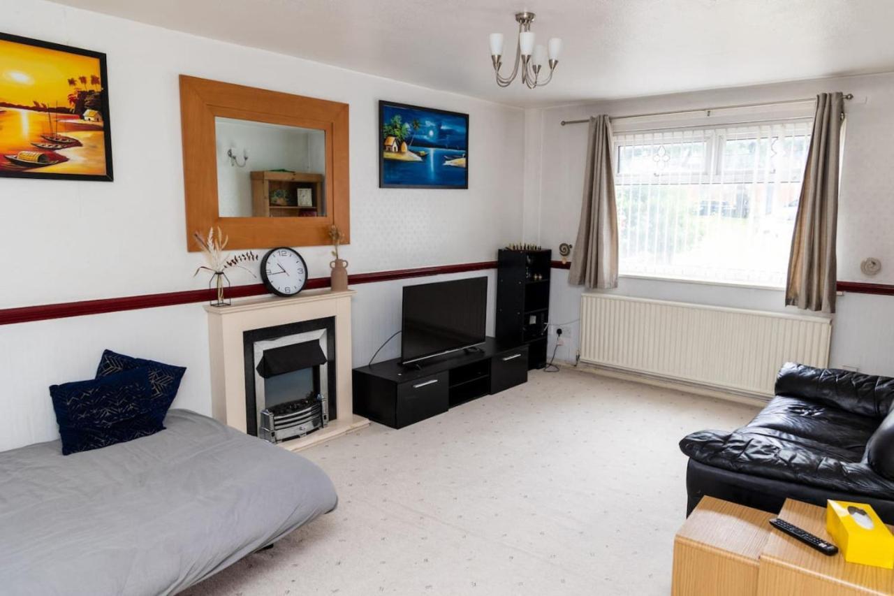3 Bed Home Sleeps 8 People Located 1 Min From Train Stop - Otley Terrace Олдхам Экстерьер фото